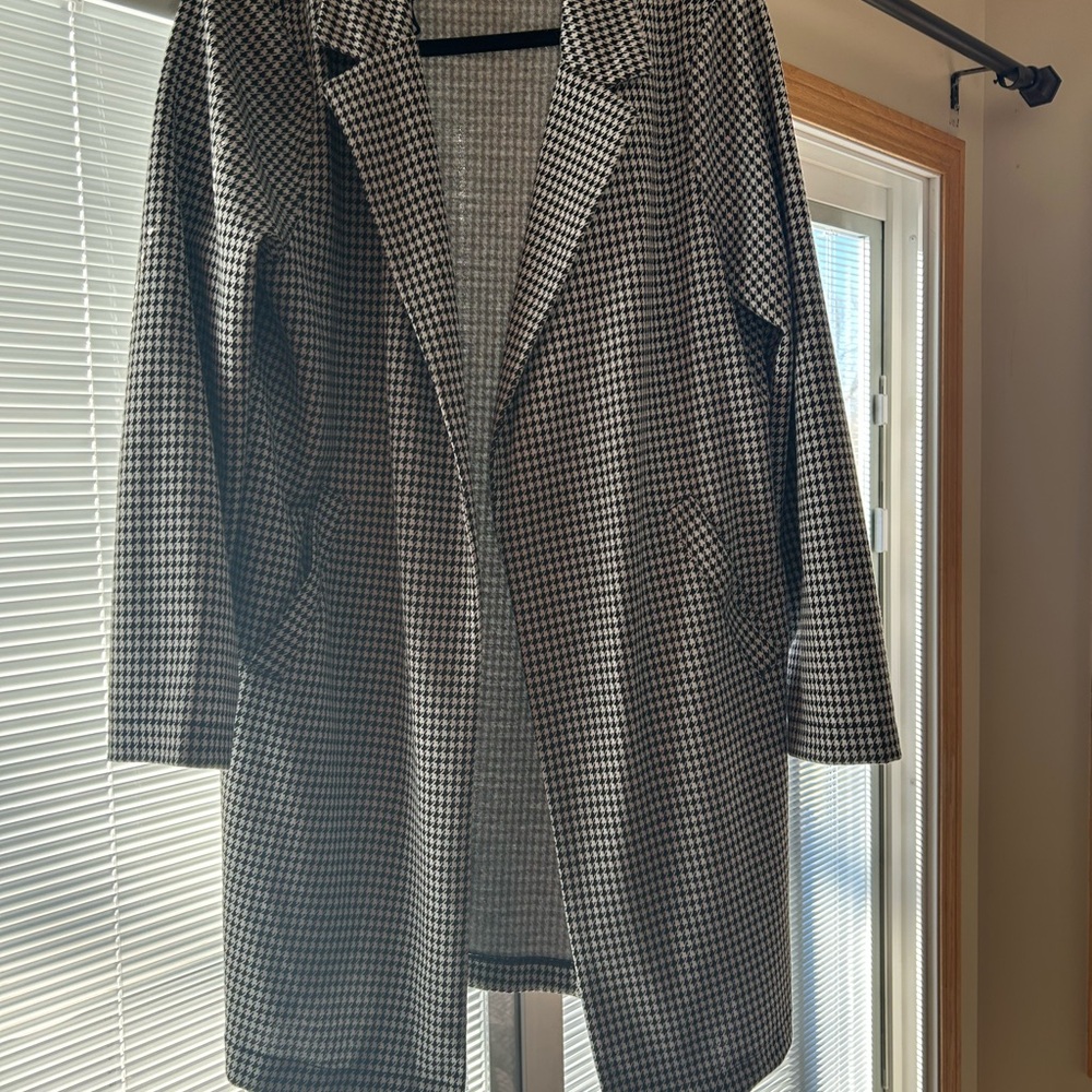 Black and White Houndstooth long blazer/jacket. Large. Like new